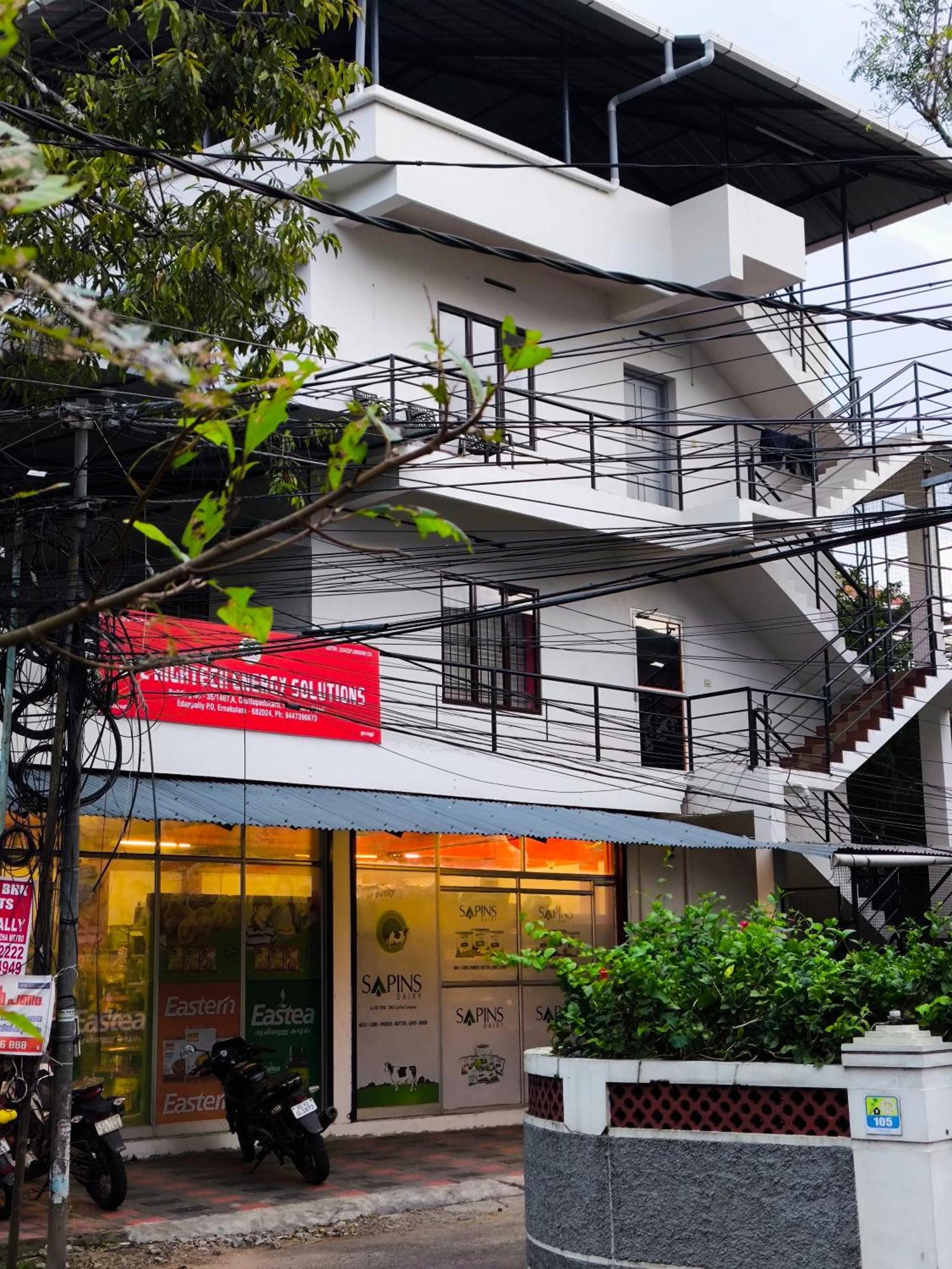 Hostel Stayzo Kochi Exterior photo